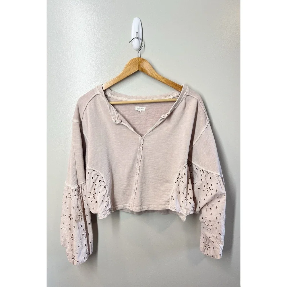 Pilcro Anthropologie Beige Batwing Boho Eyelet Cropped Sweatshirt Top Size Small